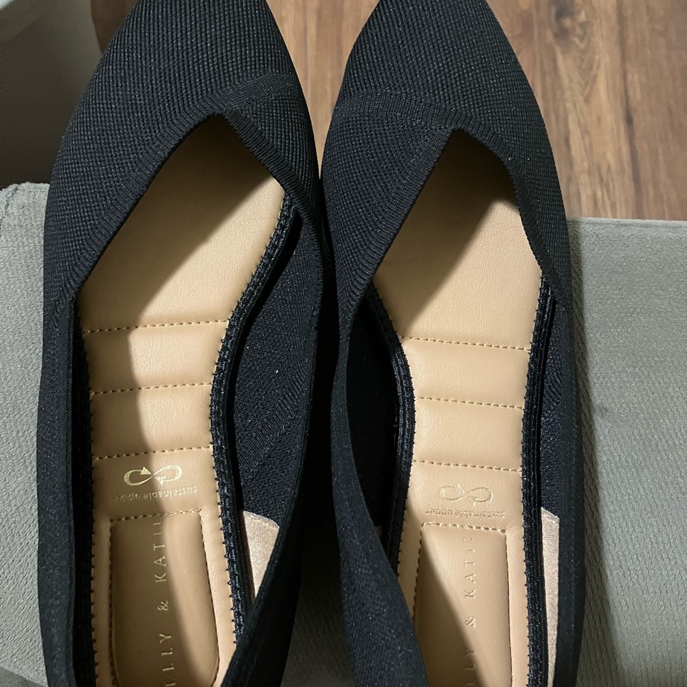 Black ballerina shoes